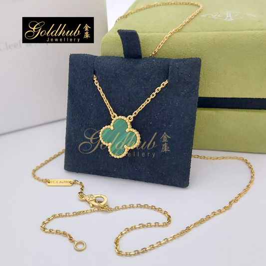 Van Cleef & Arpels Vintage Alhambra Pendant Malachite Necklace in Yellow Gold