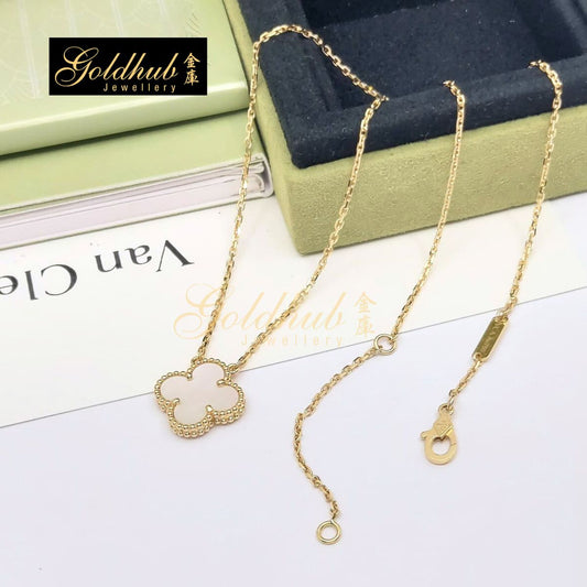 Van Cleef & Arpels Vintage Alhambra pendant, Mother-of-pearl in Yellow Gold