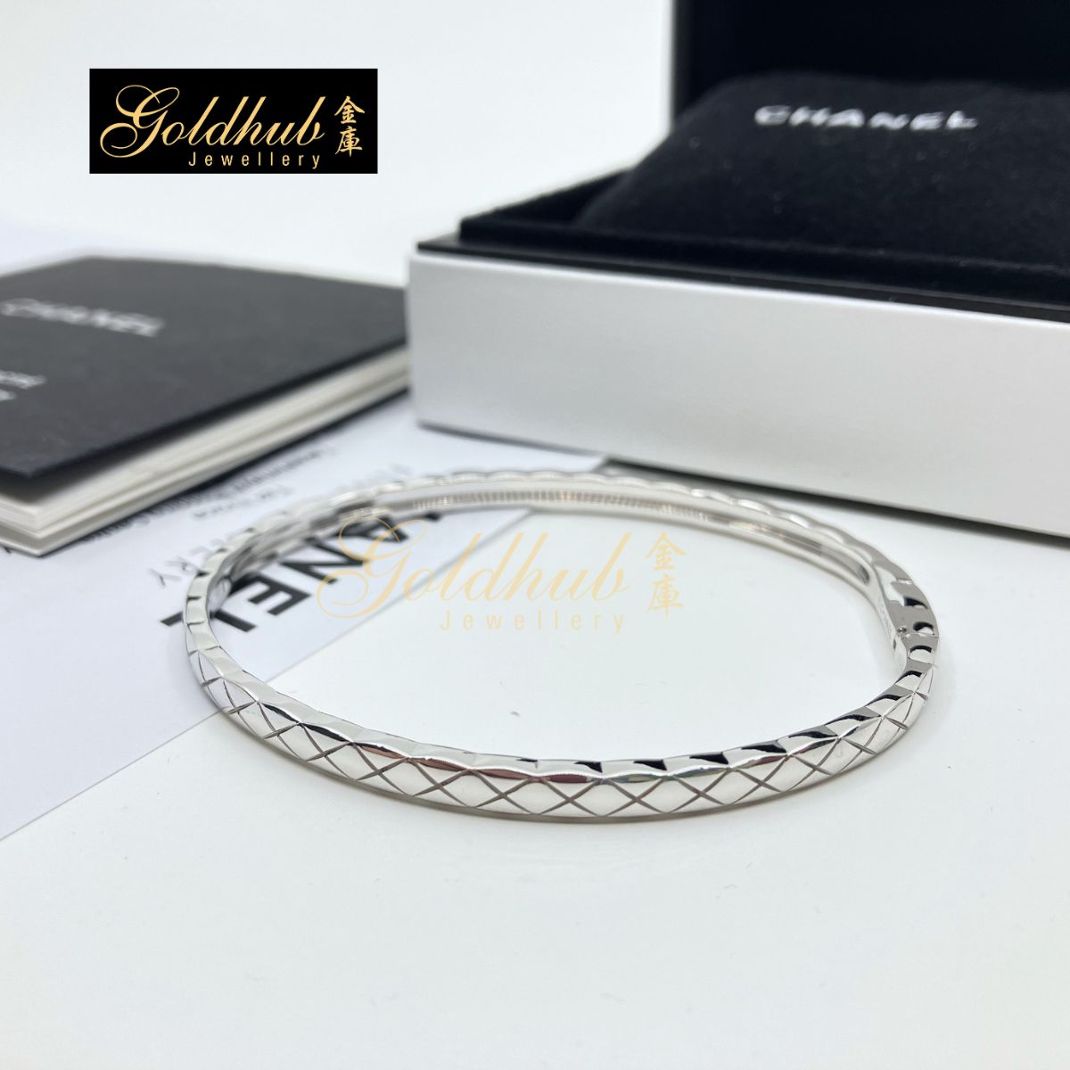 Chanel Coco Crush Bracelet, Quilted Motif, Mini Version in white Gold, Size S