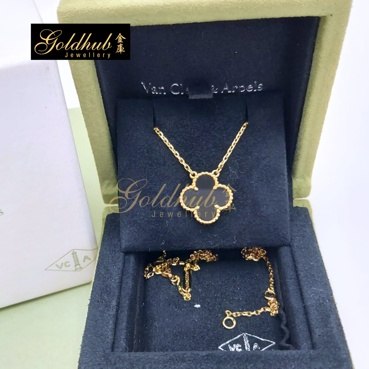 Van Cleef & Arpels Vintage Alhambra Pendant, Onyx in Yellow Gold