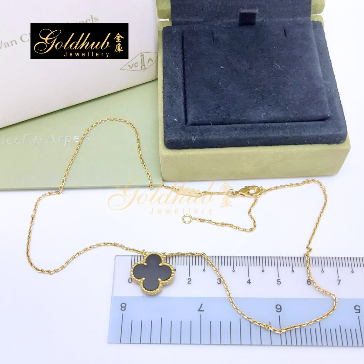 Van Cleef & Arpels Vintage Alhambra Pendant, Onyx in Yellow Gold