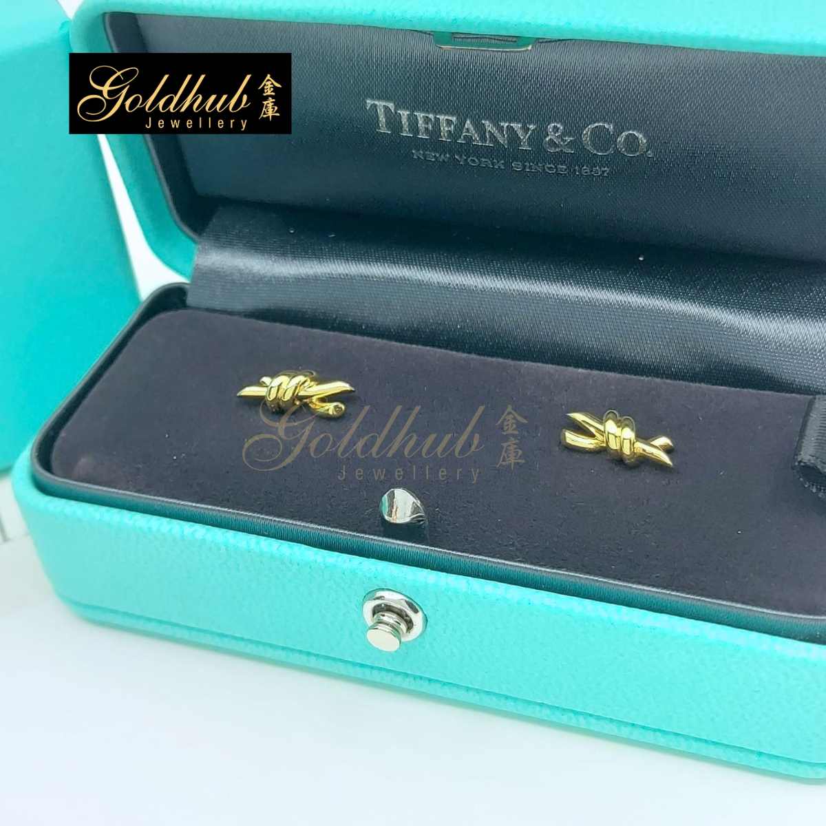 Tiffany Knot Small Earrings in Yellow Gold