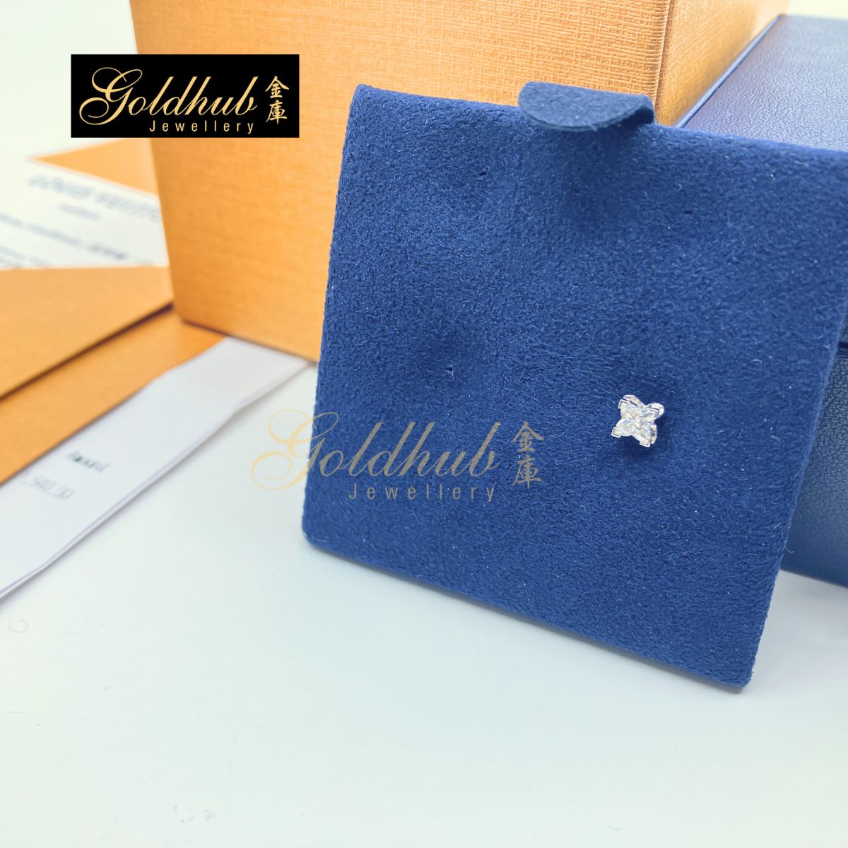 Louis Vuitton LV Diamonds Stud, LV Monogram Star cut in White Gold