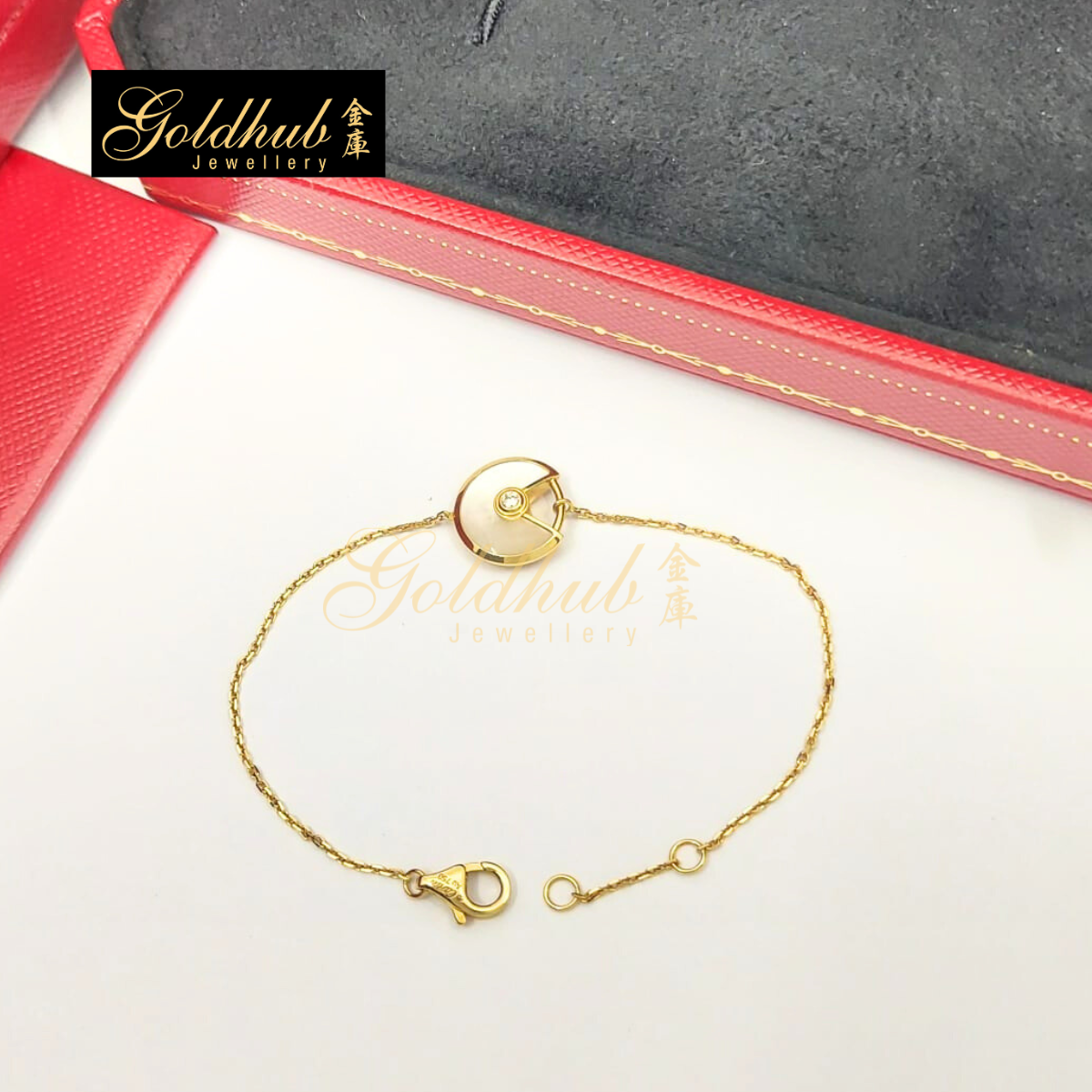 Amulette de Cartier Bracelet, Mother-of-Pearl, XS model, 1 Diamond in Yellow Gold, Size 15