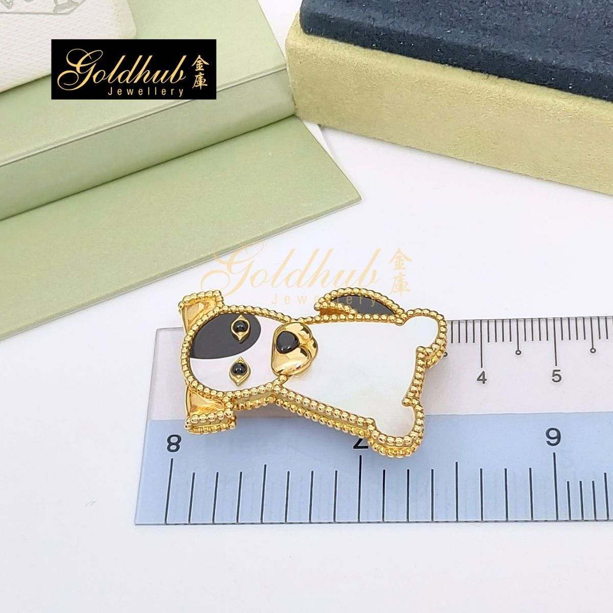 Van Cleef & Arpels Lucky Animals Dog Clip, Mother of Pearl Onyx in Yellow Gold